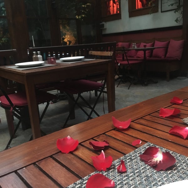 Das Foto wurde bei Kalecik Restaurant von Kübra Ş. am 5/1/2018 aufgenommen
