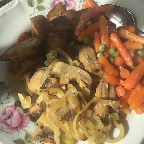 Try their most popular dish “Uut Bertha’s kleinen Topf” (carrots, potato, onion etc)... taste like homemade food ❤️