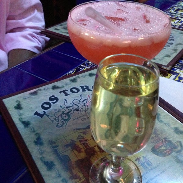 Foto diambil di Los Toros Mexican Restaurant oleh Brandi Lynn N. pada 5/14/2013