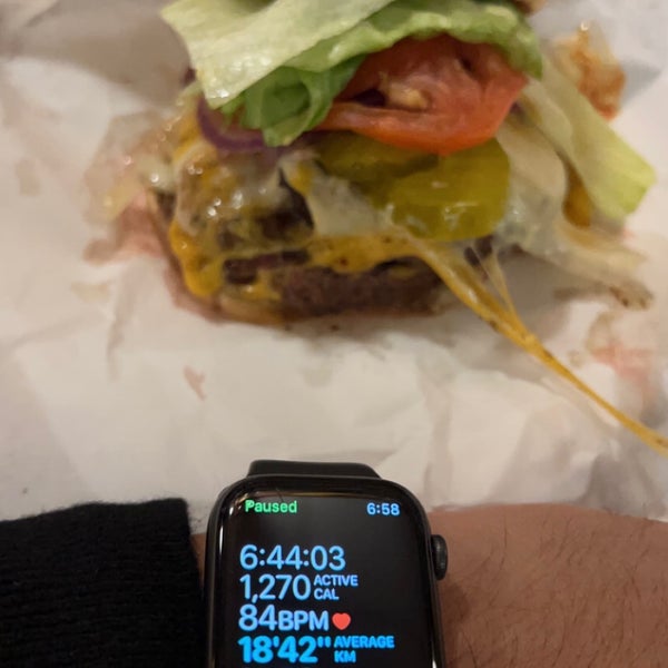 Foto tirada no(a) Burger Joint por Alwaleed em 11/17/2022
