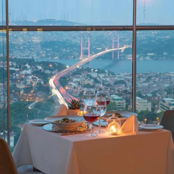 Foto tomada en Meşale Cafe &amp; Restaurant  por Denizz el 8/22/2019