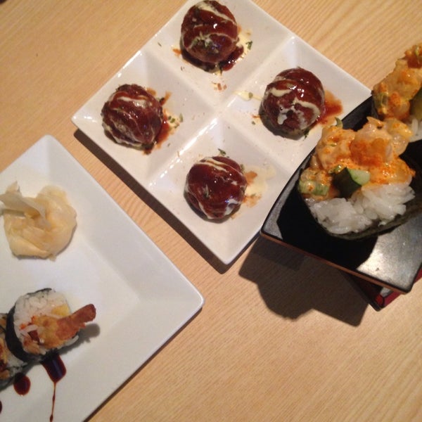รูปภาพถ่ายที่ Kampai Sushi Bar โดย Letao Z. เมื่อ 9/13/2014