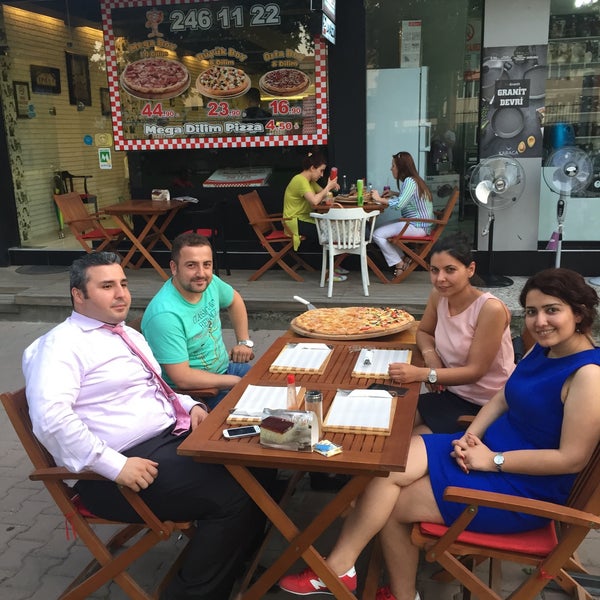 Photo taken at Happy&#39;s Pizza by Meryem D. on 7/27/2015