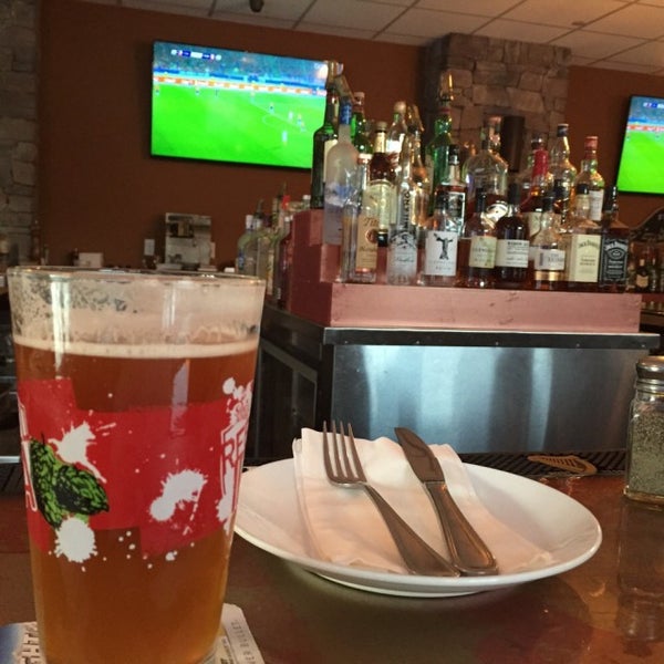 Foto diambil di Brownstone Bar &amp; Restaurant oleh Dave S. pada 6/29/2015