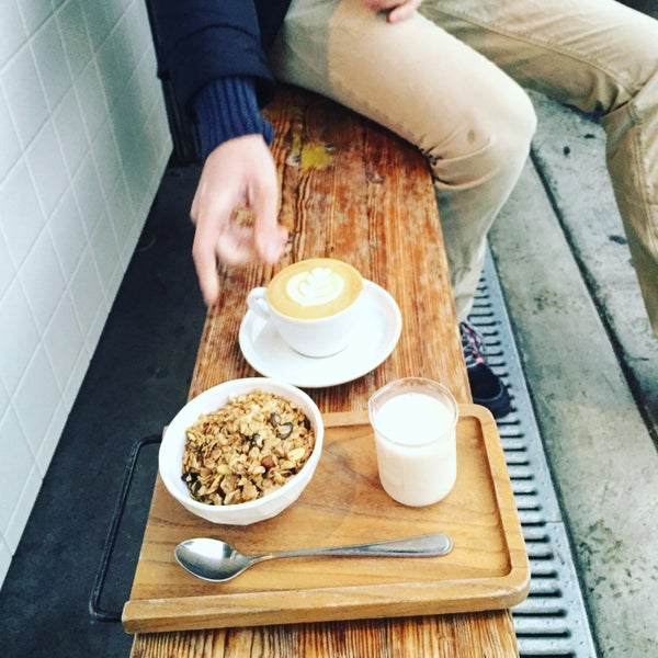 Never a wait. Low-key, cozy and unpretentious. Order any of the espresso with the nutty granola and almond milk to start your morning right.