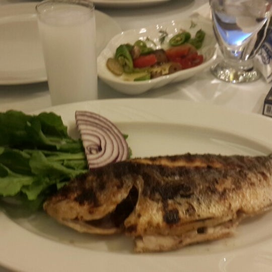 Photo taken at Haydar&#39;ın Yeri Sahil Restaurant by can c. on 4/19/2014