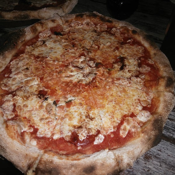 Probé la pizza Diavola y la Margherita Campeonato, están increíbles. La lasagna buenisima. Definitivamente regresaré.
