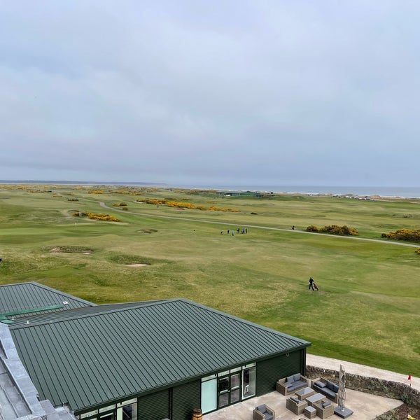 What a great hotel, location right on the old course, transport to all other courses, great staff and food and of course that Scottish breakfast super.