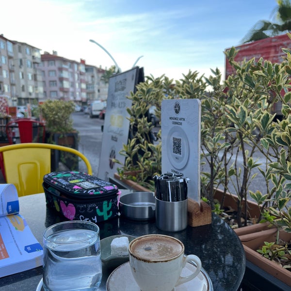 Foto tirada no(a) Cafe Yakut por Eliçe em 12/17/2022