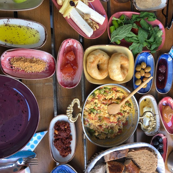 Foto diambil di Deniz Nadide Duru Breakfast oleh Eliçe pada 11/17/2019