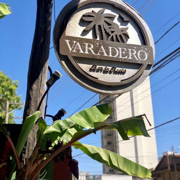Das Foto wurde bei Varadero Bar e Restô von Vanessa G. am 7/27/2019 aufgenommen