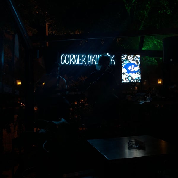 Photo taken at Corner Cafe&amp;Pub by 🐾 SU on 10/15/2022