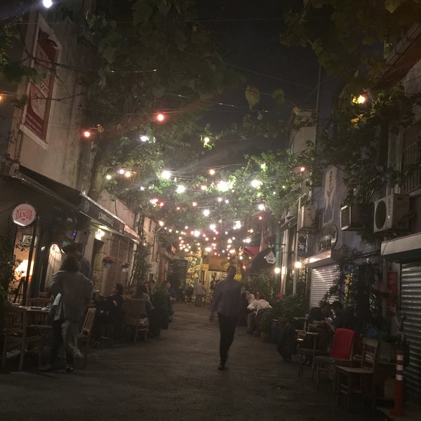 Foto diambil di Pim Karaköy oleh 🅾zd📧N pada 5/21/2015