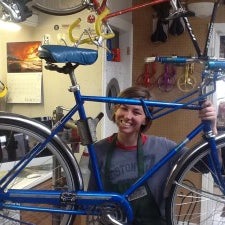 Foto tirada no(a) Standard Bike Repair por Ryan K. em 9/14/2016