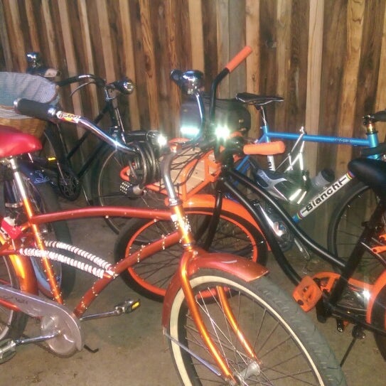 7/28/2014에 Ryan K.님이 Standard Bike Repair에서 찍은 사진