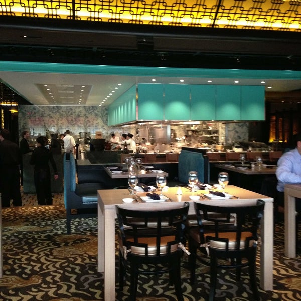 Foto diambil di Empire Restaurant &amp; Lounge oleh Larry T. pada 5/9/2013