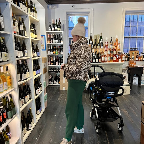 Photo taken at Terry&#39;s West Village Wine and Spirits by Lockhart S. on 2/28/2022