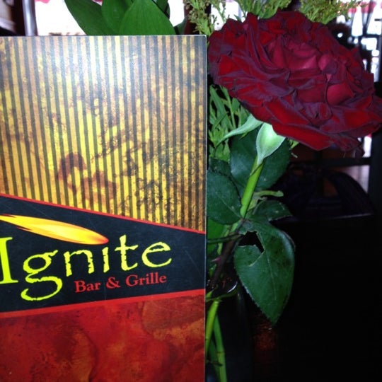 รูปภาพถ่ายที่ Ignite Bar &amp; Grille โดย Judi W. เมื่อ 4/5/2012
