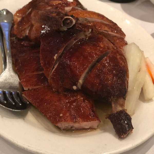 Foto tomada en Golden Century Seafood Restaurant  por Angela L. el 2/19/2018