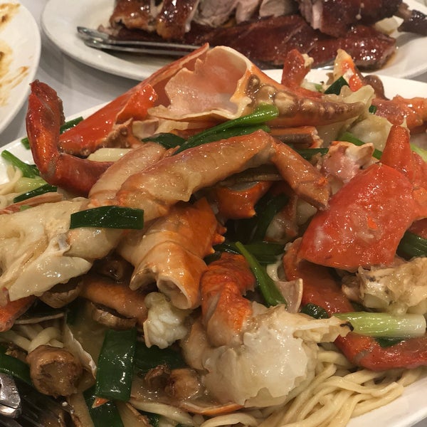 2/19/2018 tarihinde Angela L.ziyaretçi tarafından Golden Century Seafood Restaurant'de çekilen fotoğraf