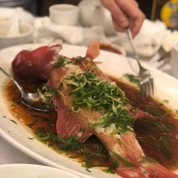2/19/2018 tarihinde Angela L.ziyaretçi tarafından Golden Century Seafood Restaurant'de çekilen fotoğraf