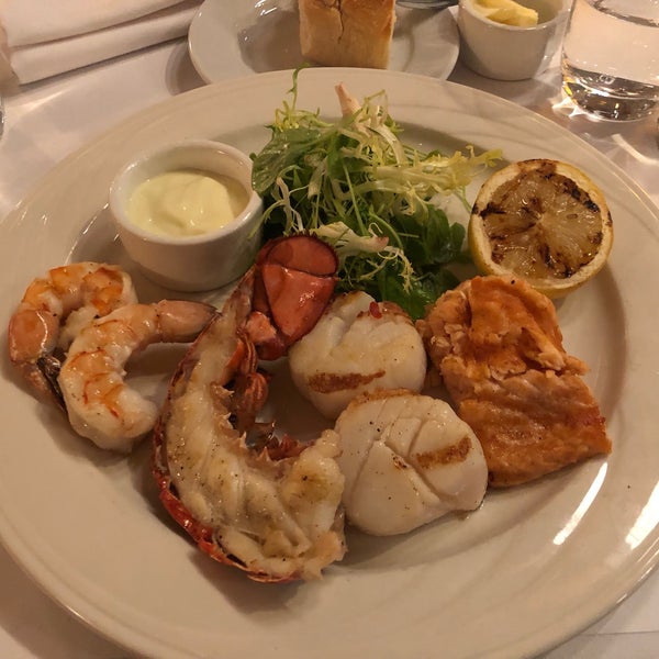 Foto tomada en Waterfront Restaurant  por Timur C. el 2/22/2019