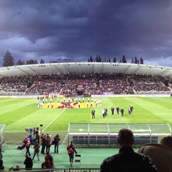 รูปภาพถ่ายที่ Stadion Ljudski Vrt โดย Aleš L. เมื่อ 9/19/2013