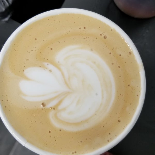 Foto tirada no(a) St Kilda Coffee por Maddie W. em 6/3/2018