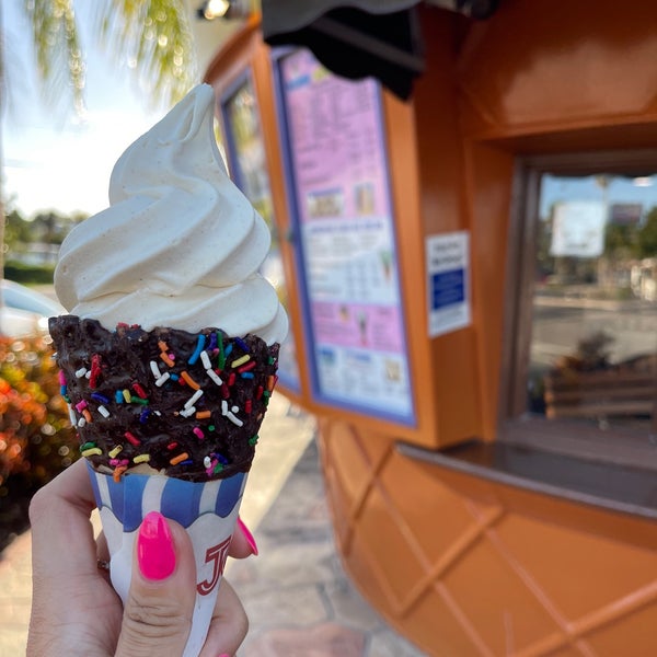 Twistee Treat Ice Cream Parlor