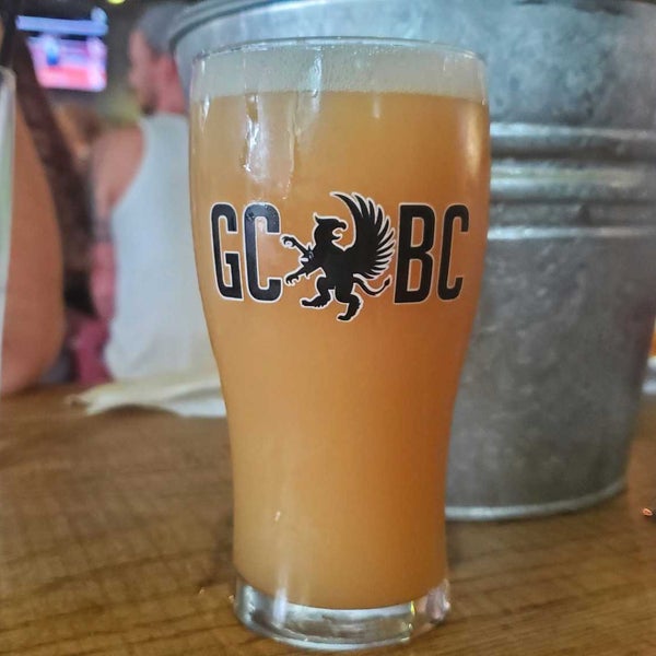 Photo taken at Griffin Claw Brewing Company by Timothy H. on 7/25/2021