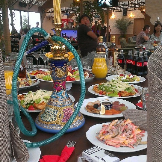 7/13/2013 tarihinde Ksu Y.ziyaretçi tarafından Ресторан Чайхана «Shirin»'de çekilen fotoğraf