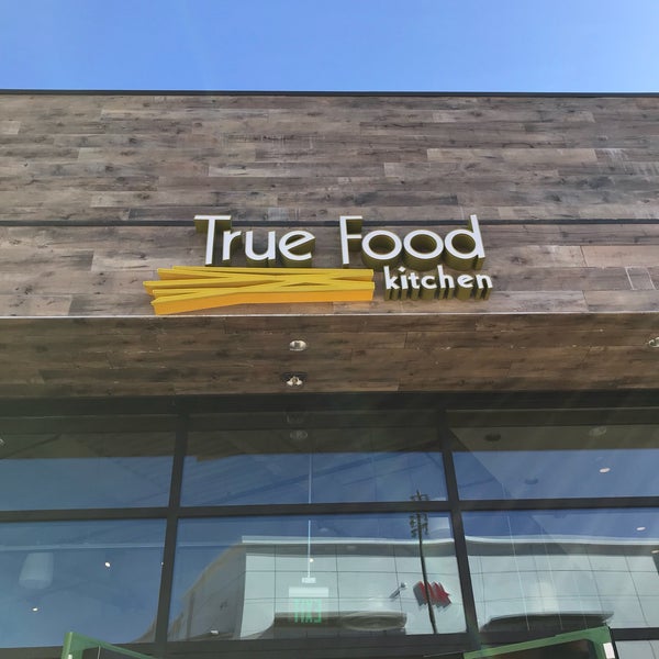 Photo taken at True Food Kitchen by Hande U. on 10/5/2017