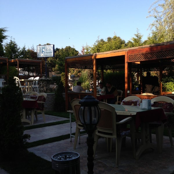 Foto tirada no(a) Özcan Restaurantlar por Halil Ş. em 4/25/2013