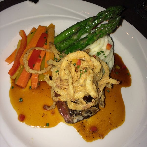 6/26/2014 tarihinde Mahaziyaretçi tarafından Jags Steak and Seafood Restaurant'de çekilen fotoğraf