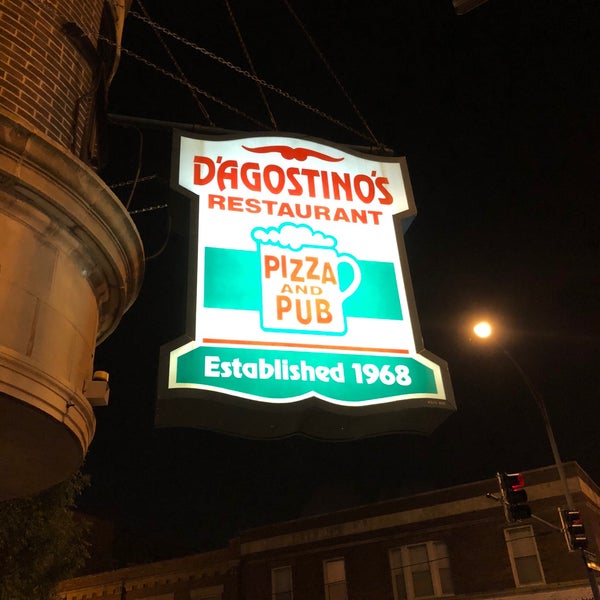 Foto diambil di D&#39;Agostino&#39;s Pizza and Pub Wrigleyville oleh Chris N. pada 7/6/2018