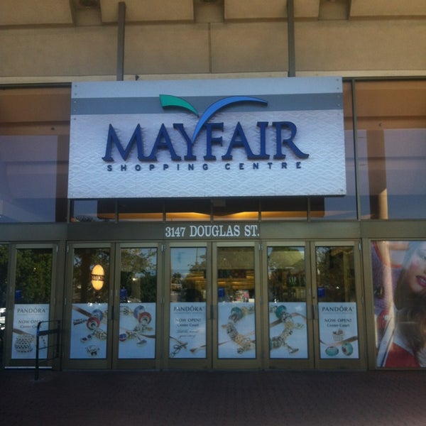 รูปภาพถ่ายที่ Mayfair Shopping Centre โดย Ashlee F. เมื่อ 7/4/2013