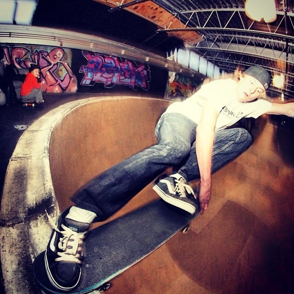Foto scattata a GardenSK8 Indoor Skatepark da Bossman il 1/25/2014