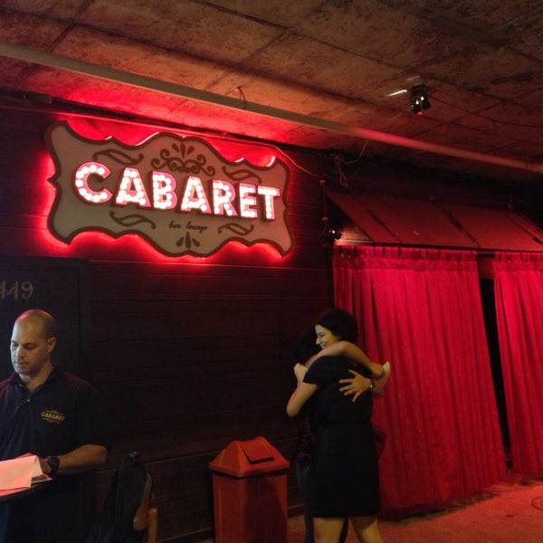 Снимок сделан в Cabaret Lounge пользователем zeonardo l. 7/18/2013