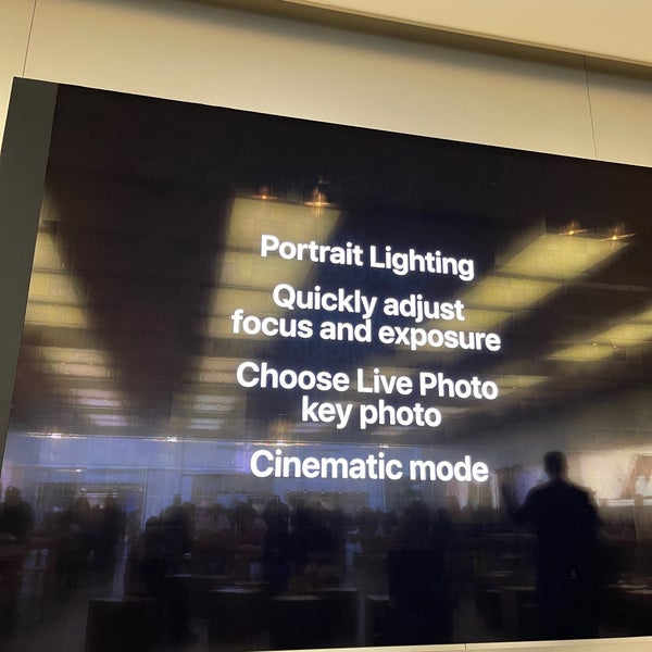 Apple Los Cerritos Electronics Store