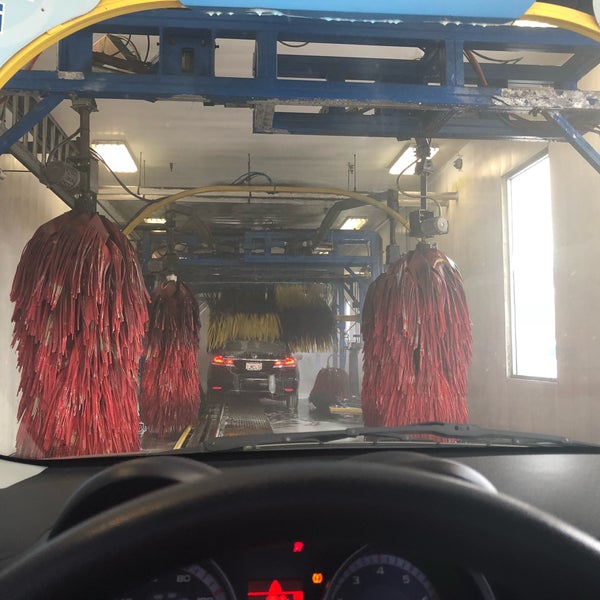6/16/2018에 Alex L.님이 LBG Express Car Wash에서 찍은 사진