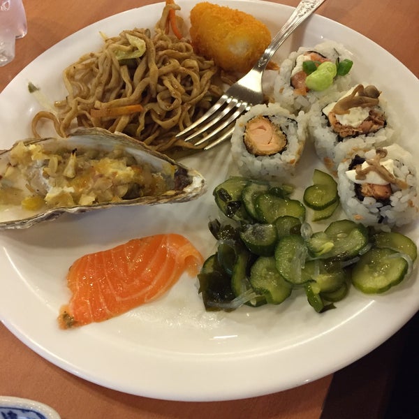 รูปภาพถ่ายที่ Sushi Isao โดย Ju เมื่อ 4/23/2016