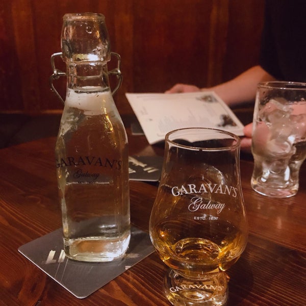 Foto tirada no(a) Garavan&#39;s Bar por Ross em 12/22/2019