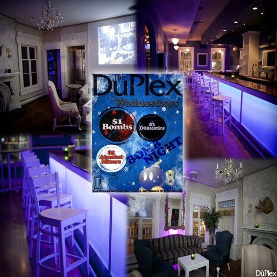 12/6/2012 tarihinde OMG M.ziyaretçi tarafından The Duplex Lounge &amp; Bar- MILWAUKEE'de çekilen fotoğraf