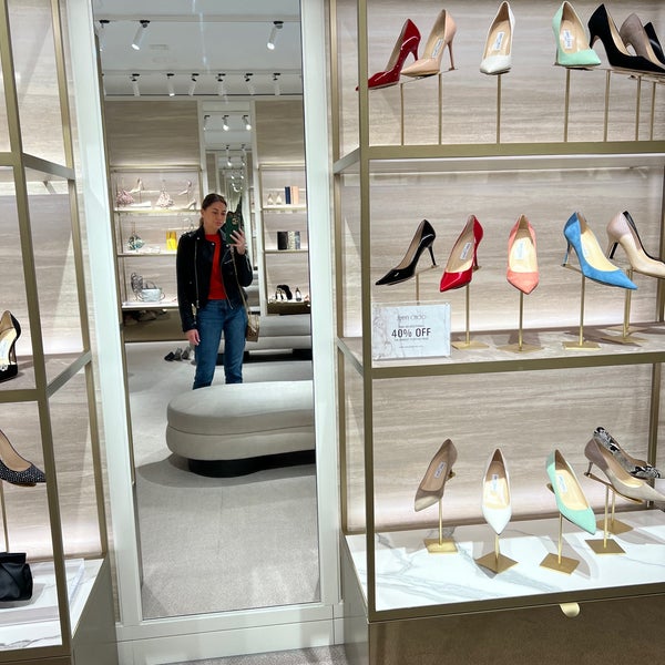 Photo taken at Fashion Outlets of Chicago by Yulia K. on 4/21/2022