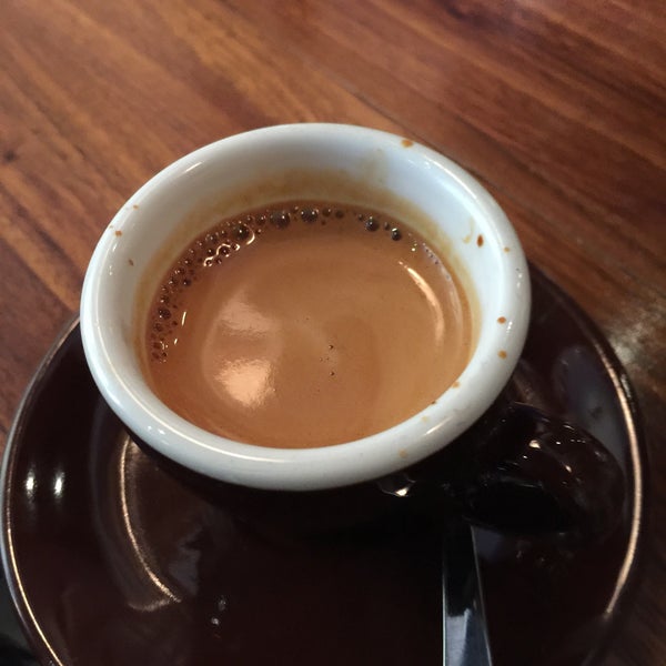Foto tirada no(a) Plowshares Coffee Bloomingdale por Michael F. em 10/29/2015