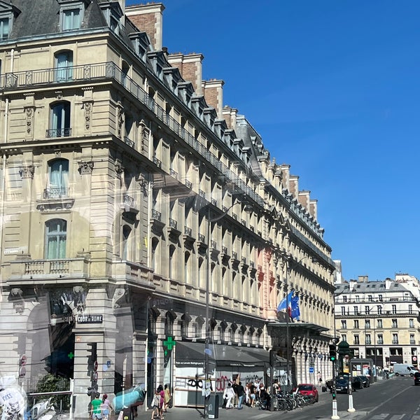 Foto diambil di Hilton Paris Opéra oleh Dorinda C. pada 8/14/2022