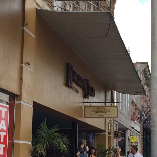 2/23/2015にDorinda C.がKing Corona Cigars Cafe &amp; Barで撮った写真