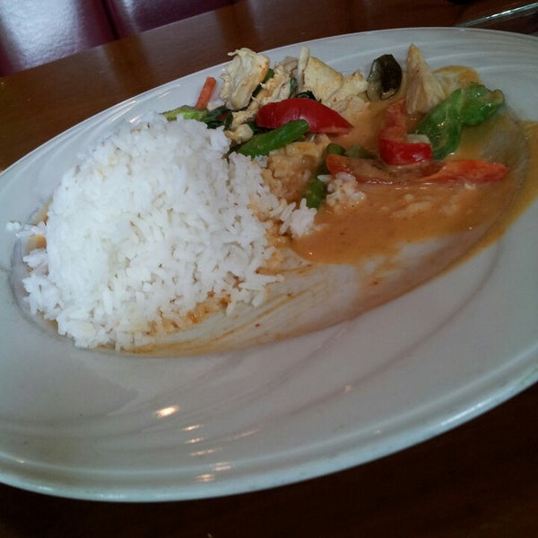 Foto diambil di Little Thai Cuisine oleh Macajuel pada 6/4/2013