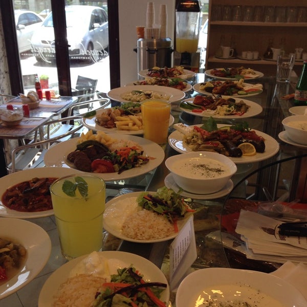 Photo taken at Dengeli Kafe &amp; Restoran by Neslihan Y. on 5/26/2014