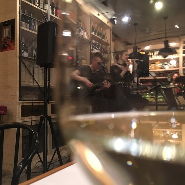 4/7/2017 tarihinde Elena Y.ziyaretçi tarafından Vinsanto Wine Bar'de çekilen fotoğraf